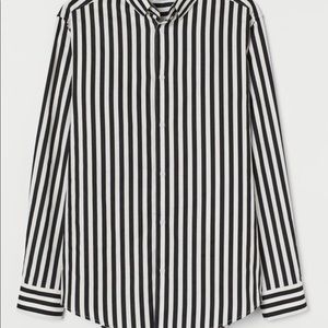 H&M Shirt in cotton twill with a button-down